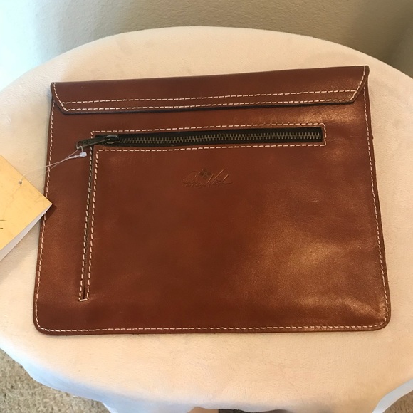 Patricia Nash TOOLED MIDI TECH ACCESSORY CASE - Picture 2 of 5